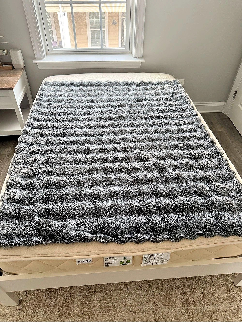 Maison & Jardin Faux Fur Throw Blanket Gray Charcoal 50x60 Reversible Plush